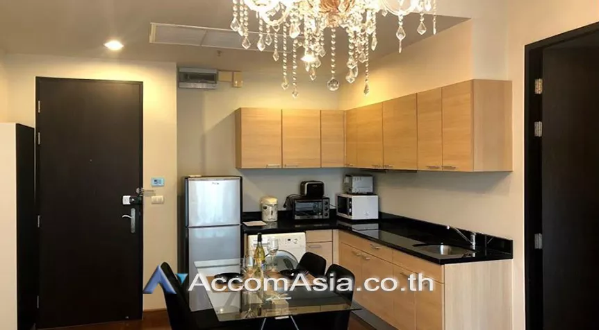  1 Bedroom  Condominium For Rent in Ploenchit, Bangkok  near BTS Chitlom (AA26723)
