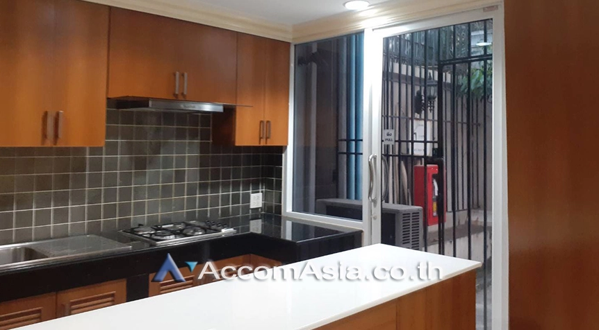 unitPet friendly |  4 Bedrooms  House For Rent in Sukhumvit, Bangkok  near BTS Thong Lo (AA26733)