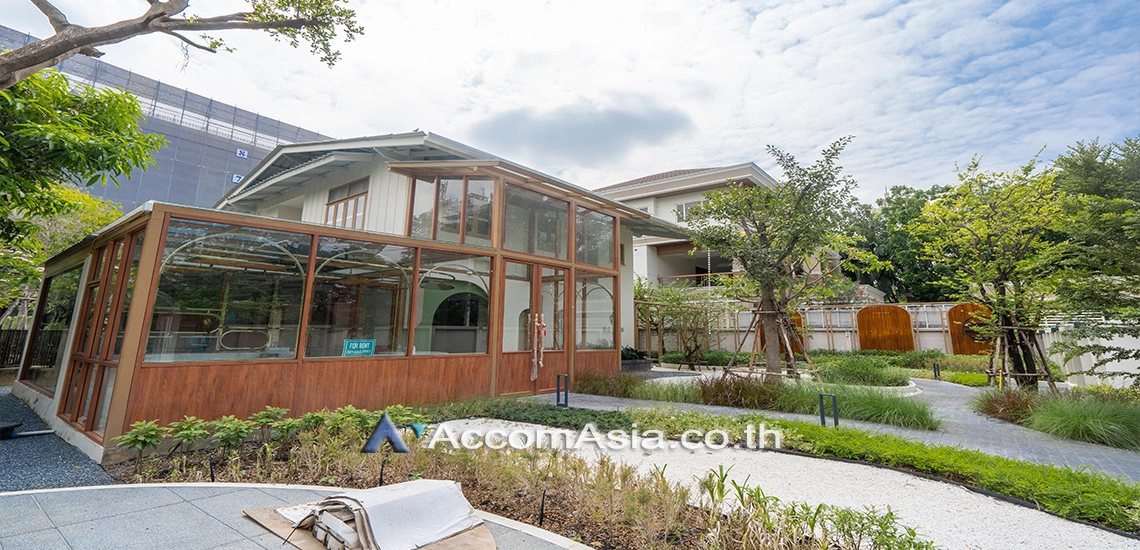 unit 2 Bedrooms  House For Rent in Sukhumvit, Bangkok  near BTS Phrom Phong (AA26736)