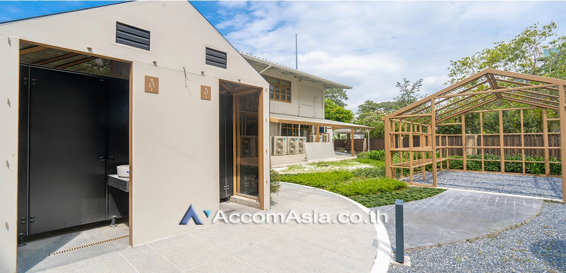 unit 2 Bedrooms  House For Rent in Sukhumvit, Bangkok  near BTS Phrom Phong (AA26736)