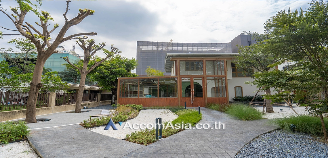 unit 2 Bedrooms  House For Rent in Sukhumvit, Bangkok  near BTS Phrom Phong (AA26736)