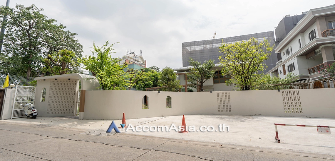 8  2 br House For Rent in Sukhumvit ,Bangkok BTS Phrom Phong AA26736