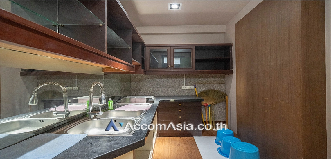 15  2 br House For Rent in Sukhumvit ,Bangkok BTS Phrom Phong AA26736