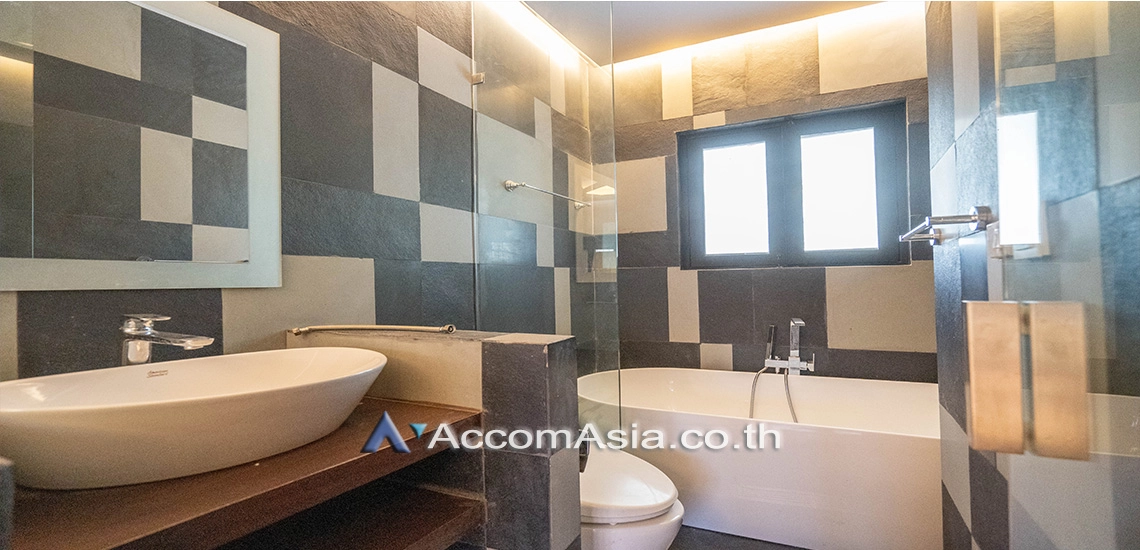 23  2 br House For Rent in Sukhumvit ,Bangkok BTS Phrom Phong AA26736