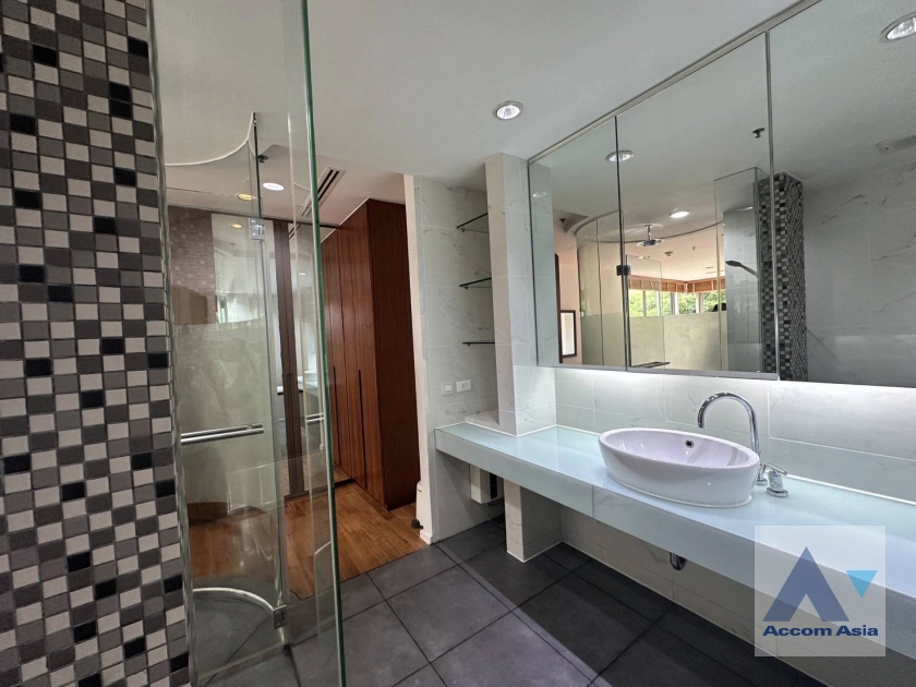 26  3 br Condominium for rent and sale in Silom ,Bangkok BTS Sala Daeng - MRT Silom at The Legend Saladaeng AA26739