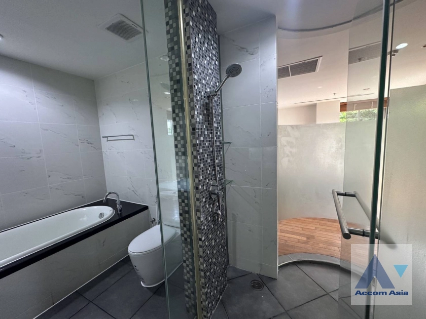 28  3 br Condominium for rent and sale in Silom ,Bangkok BTS Sala Daeng - MRT Silom at The Legend Saladaeng AA26739