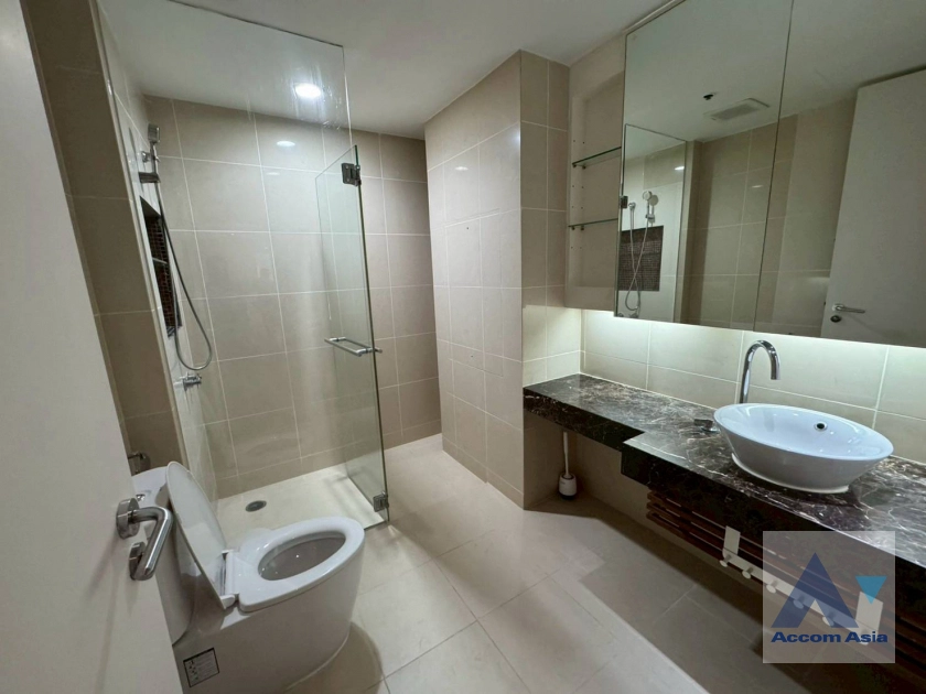 32  3 br Condominium for rent and sale in Silom ,Bangkok BTS Sala Daeng - MRT Silom at The Legend Saladaeng AA26739