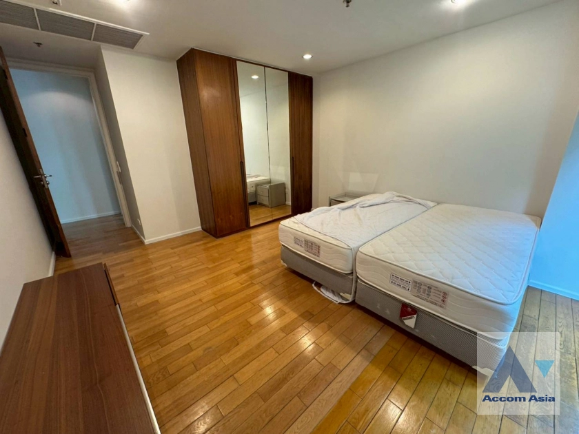 23  3 br Condominium for rent and sale in Silom ,Bangkok BTS Sala Daeng - MRT Silom at The Legend Saladaeng AA26739