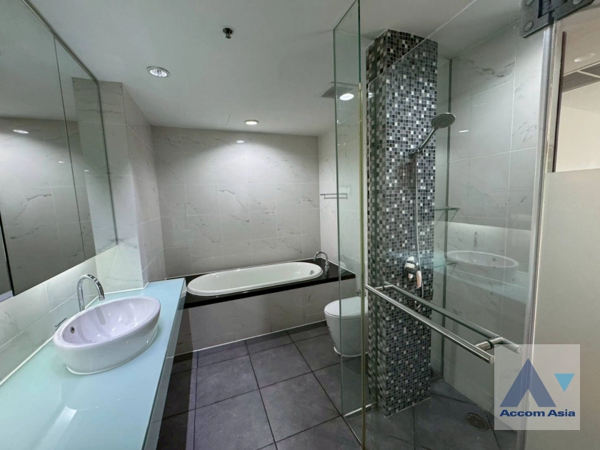 30  3 br Condominium for rent and sale in Silom ,Bangkok BTS Sala Daeng - MRT Silom at The Legend Saladaeng AA26739