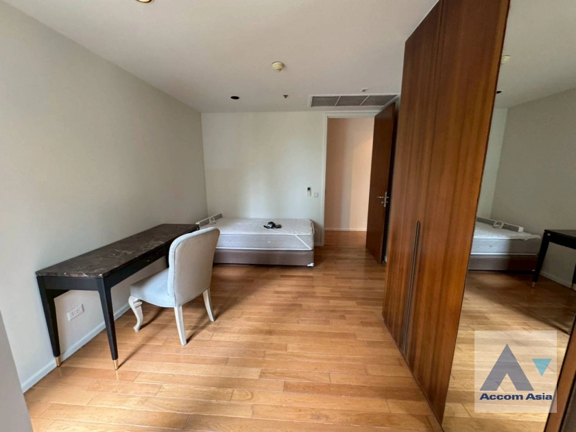 20  3 br Condominium for rent and sale in Silom ,Bangkok BTS Sala Daeng - MRT Silom at The Legend Saladaeng AA26739