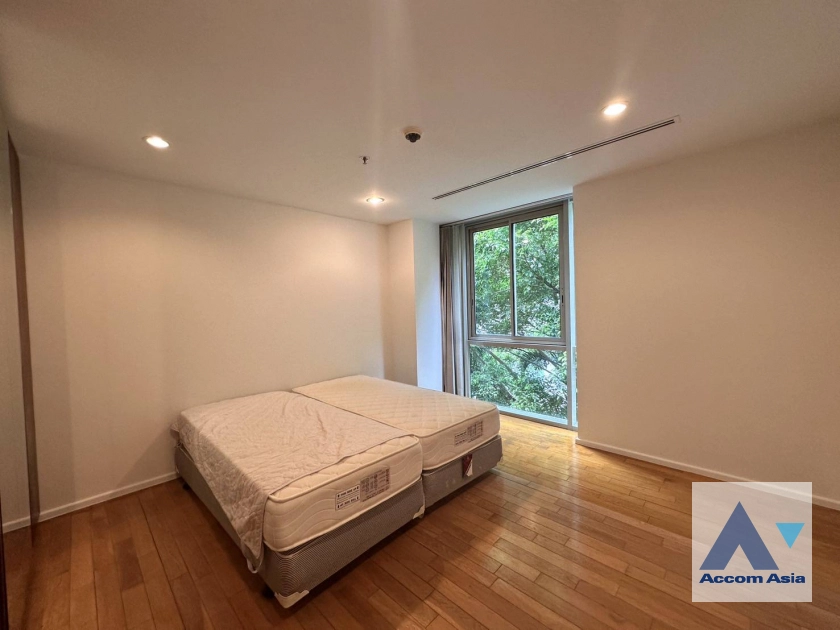 24  3 br Condominium for rent and sale in Silom ,Bangkok BTS Sala Daeng - MRT Silom at The Legend Saladaeng AA26739