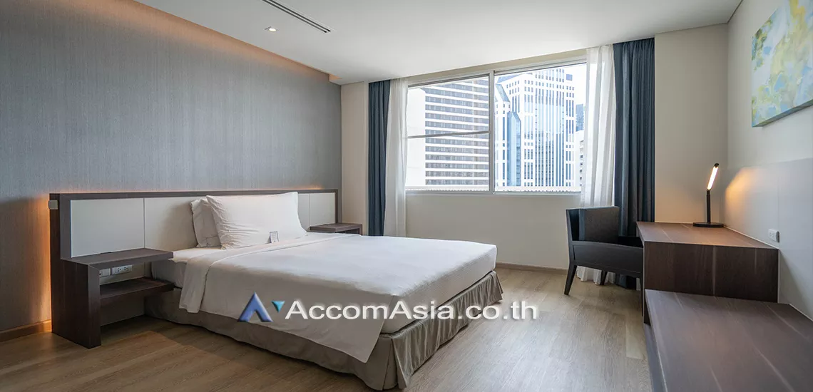  3 Bedrooms  Apartment For Rent in Sukhumvit, Bangkok  near BTS Ploenchit (AA26748)