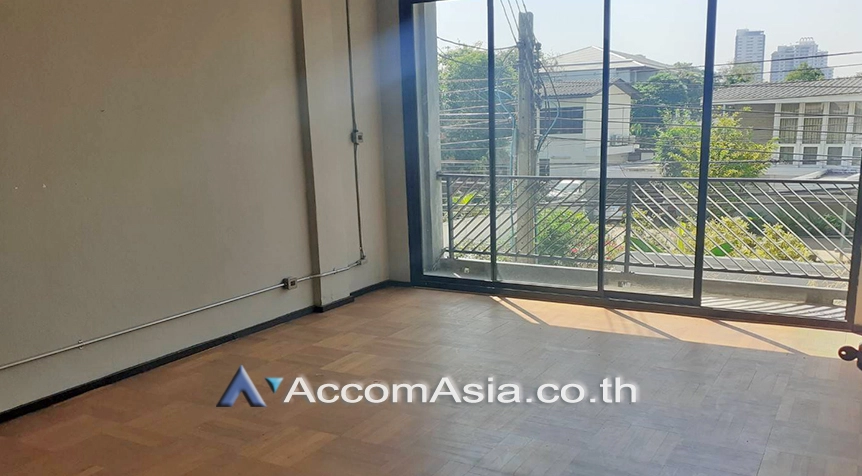 unitHome Office, Pet friendly |  5 Bedrooms  Townhouse For Rent & Sale in Sukhumvit, Bangkok  near BTS Ekkamai (AA26752)