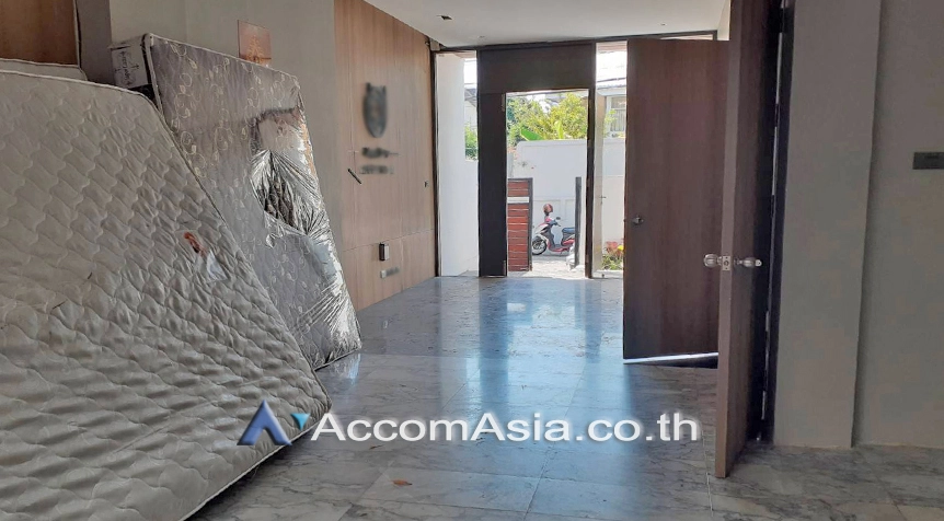 4  5 br Townhouse for rent and sale in Sukhumvit ,Bangkok BTS Ekkamai AA26752