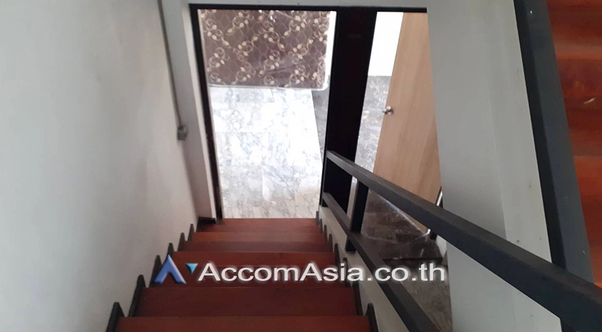5  5 br Townhouse for rent and sale in Sukhumvit ,Bangkok BTS Ekkamai AA26752