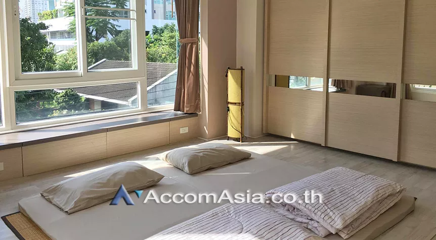 unit 2 Bedrooms  Apartment For Rent in Sukhumvit, Bangkok  near BTS Phrom Phong (AA26793)