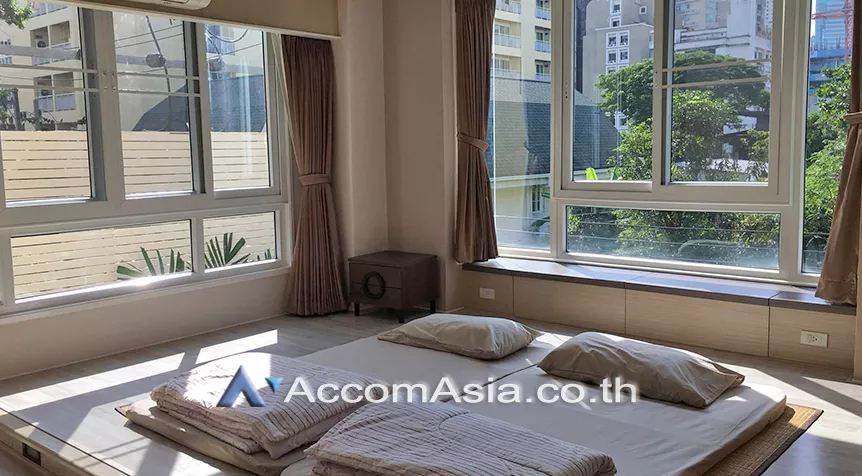 unit 2 Bedrooms  Apartment For Rent in Sukhumvit, Bangkok  near BTS Phrom Phong (AA26793)