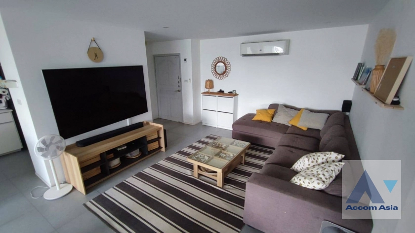 unit 3 Bedrooms  Condominium For Rent in Sukhumvit, Bangkok  near BTS Phrom Phong (AA26795)