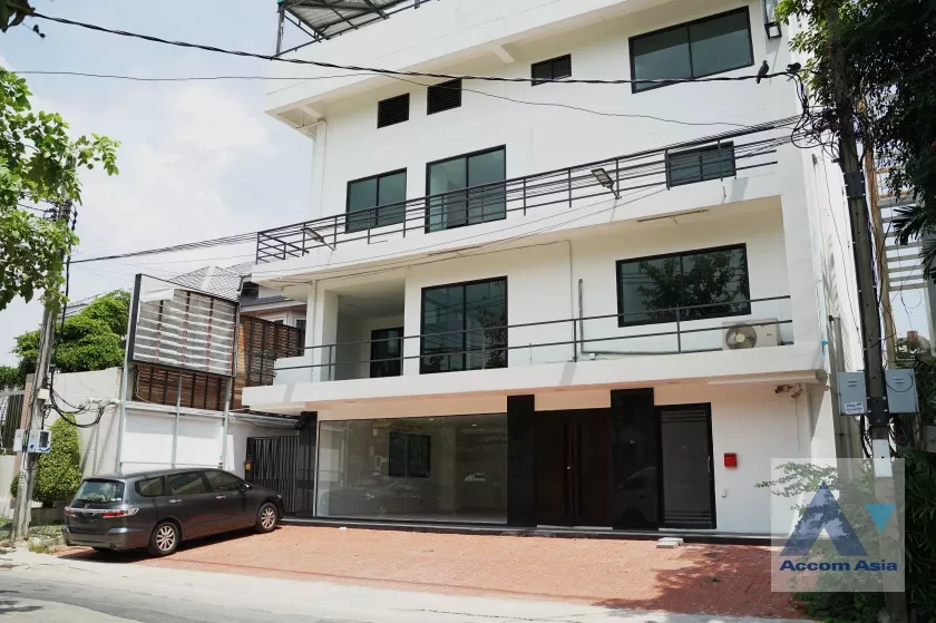  2  7 br House For Rent in pattanakarn ,Bangkok  AA26801