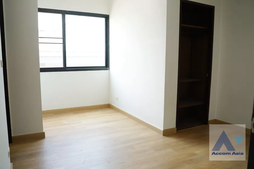 10  7 br House For Rent in pattanakarn ,Bangkok  AA26801