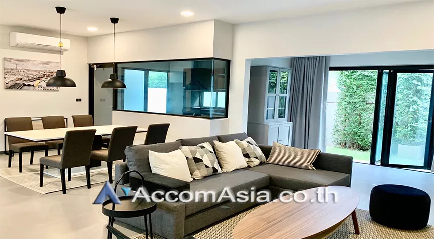  3 Bedrooms  Townhouse For Rent in Bangna, Bangkok  (AA26812)