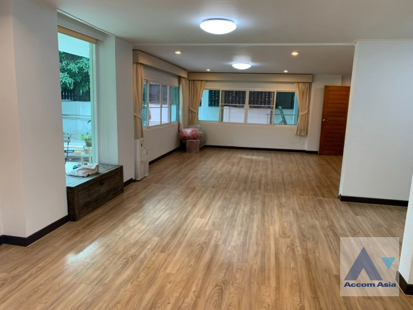 unit 3 Bedrooms  House For Rent & Sale in Pattanakarn, Bangkok  near BTS On Nut (AA26814)