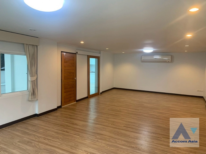10  3 br House for rent and sale in Pattanakarn ,Bangkok BTS On Nut at Panya Pattanakarn Village AA26814