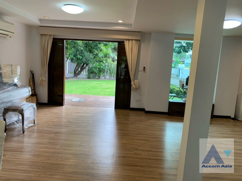 unit 3 Bedrooms  House For Rent & Sale in Pattanakarn, Bangkok  near BTS On Nut (AA26814)
