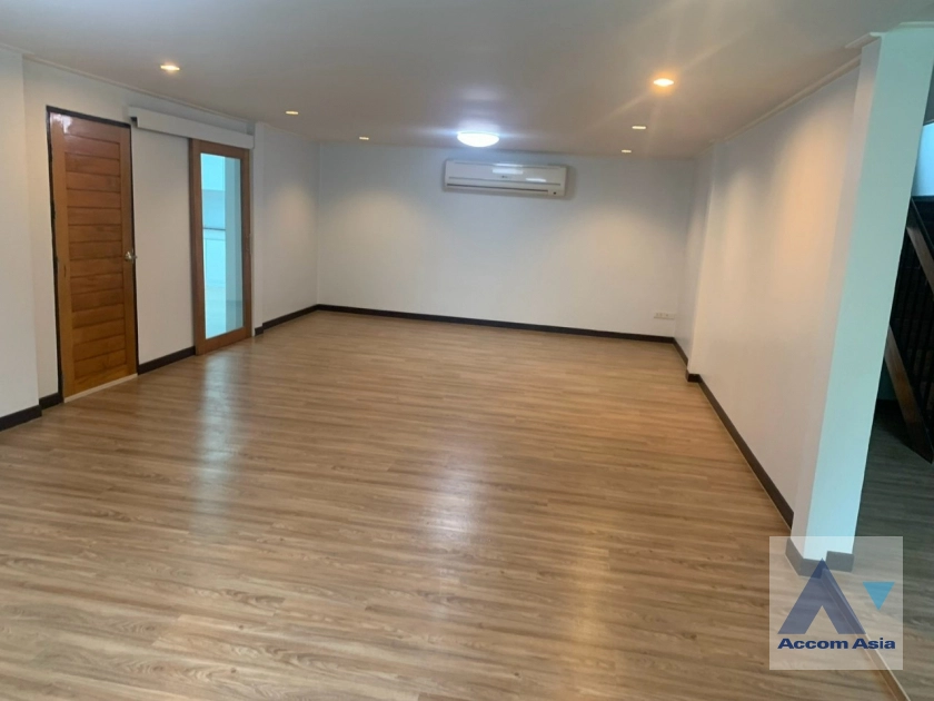 9  3 br House for rent and sale in Pattanakarn ,Bangkok BTS On Nut at Panya Pattanakarn Village AA26814