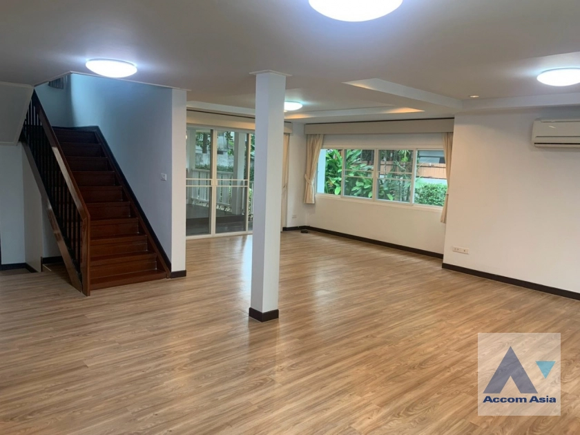 5  3 br House for rent and sale in Pattanakarn ,Bangkok BTS On Nut at Panya Pattanakarn Village AA26814