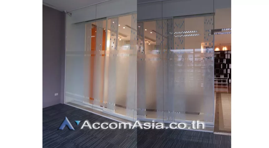 unit Retail / showroom For Rent in Sukhumvit, Bangkok  near BTS Ekkamai (AA26817)