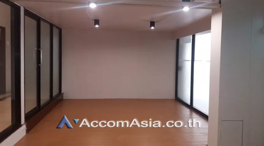  Retail / showroom For Rent in Sukhumvit, Bangkok  near BTS Ekkamai (AA26818)