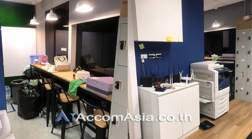 5  Office Space For Rent in Ploenchit ,Bangkok BTS Ploenchit at Athenee Tower AA26826