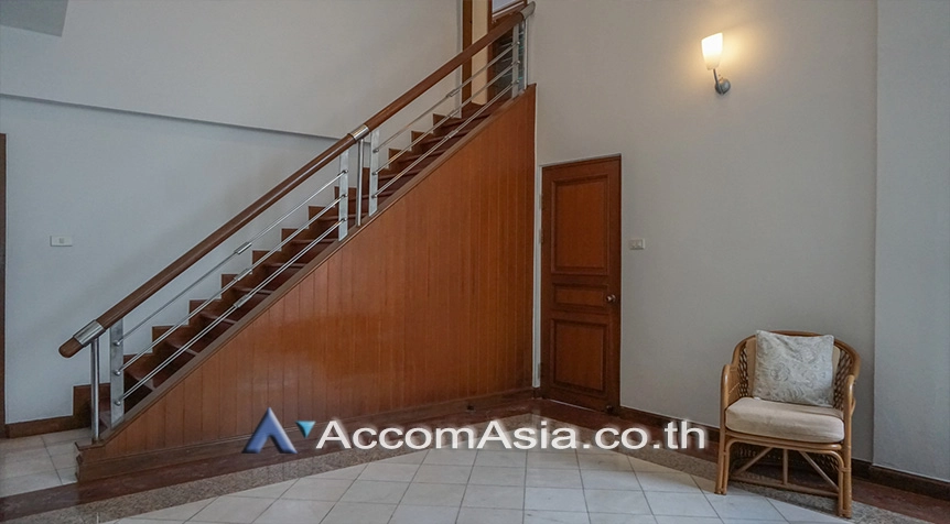 4  4 br Townhouse For Rent in Silom ,Bangkok BTS Sala Daeng AA26843