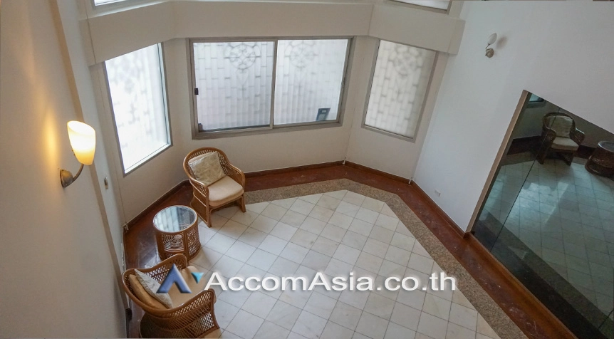 5  4 br Townhouse For Rent in Silom ,Bangkok BTS Sala Daeng AA26843
