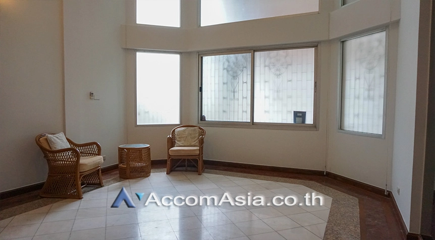 6  4 br Townhouse For Rent in Silom ,Bangkok BTS Sala Daeng AA26843