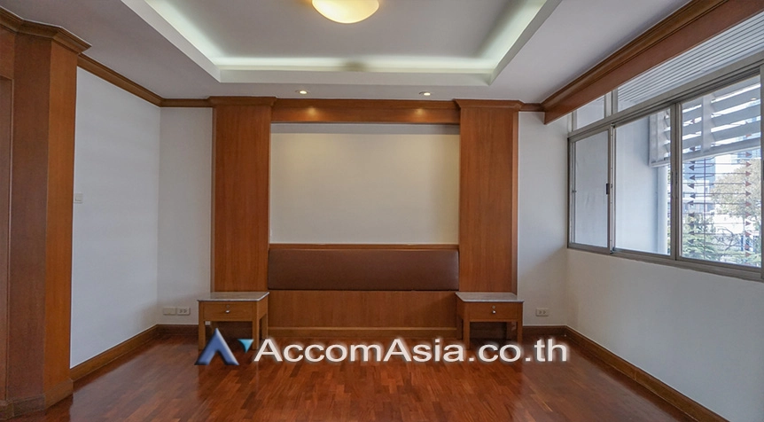 12  4 br Townhouse For Rent in Silom ,Bangkok BTS Sala Daeng AA26843