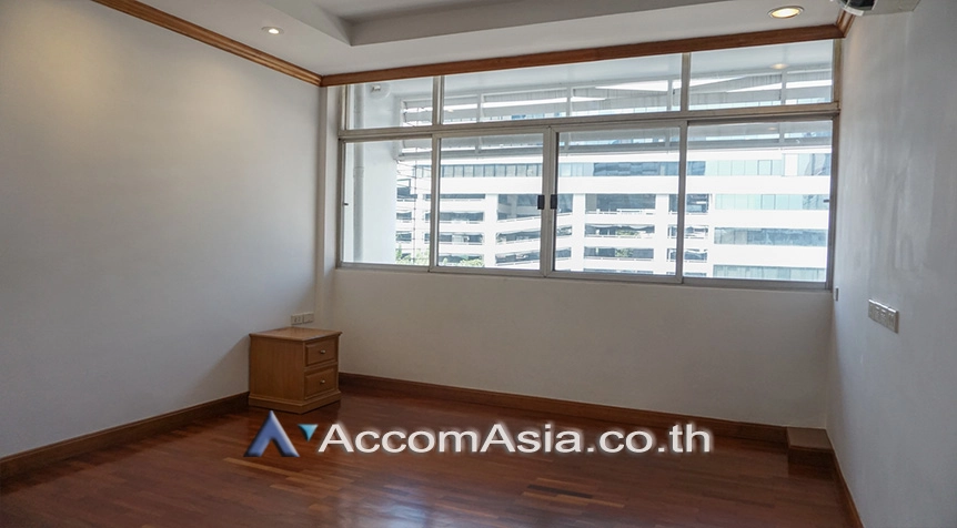 13  4 br Townhouse For Rent in Silom ,Bangkok BTS Sala Daeng AA26843