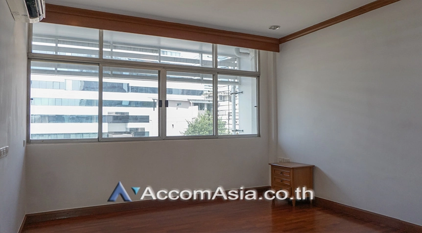 14  4 br Townhouse For Rent in Silom ,Bangkok BTS Sala Daeng AA26843