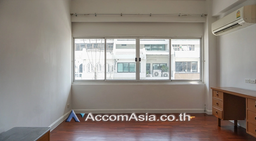 16  4 br Townhouse For Rent in Silom ,Bangkok BTS Sala Daeng AA26843