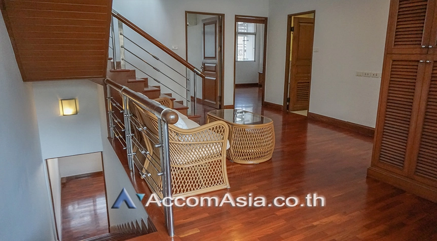 17  4 br Townhouse For Rent in Silom ,Bangkok BTS Sala Daeng AA26843