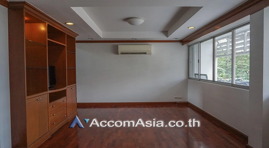 18  4 br Townhouse For Rent in Silom ,Bangkok BTS Sala Daeng AA26843