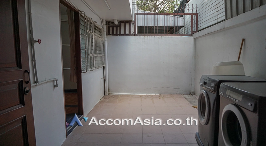 9  4 br Townhouse For Rent in Silom ,Bangkok BTS Sala Daeng AA26843
