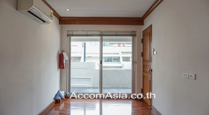10  4 br Townhouse For Rent in Silom ,Bangkok BTS Sala Daeng AA26843