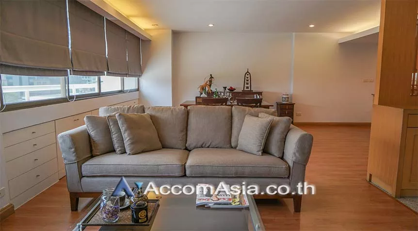  2 Bedrooms  Apartment For Rent in Ploenchit, Bangkok  near BTS Ratchadamri (AA26844)