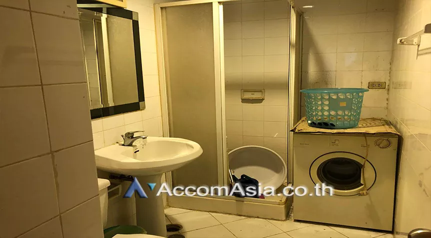 unit 2 Bedrooms  Condominium For Sale in Sukhumvit, Bangkok  near BTS Nana (AA26870)
