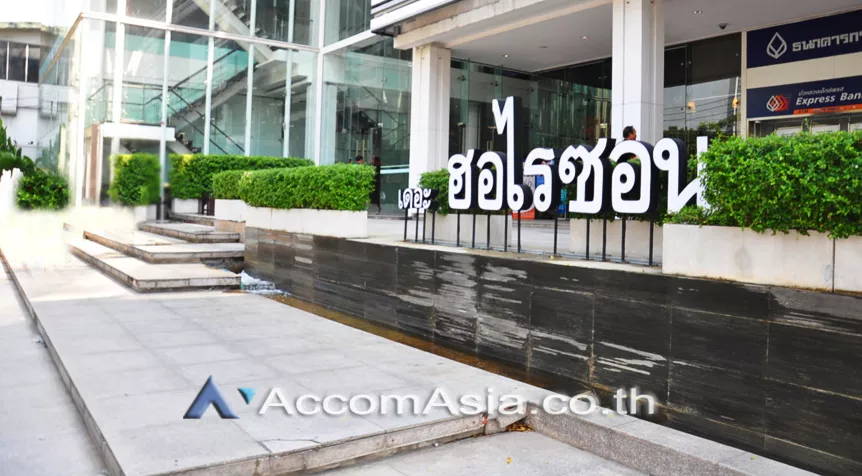 unit Retail / showroom For Rent in Sukhumvit, Bangkok  near BTS Ekkamai (AA26905)