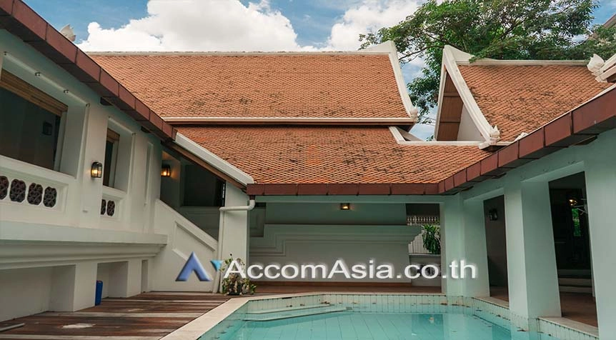 unit 3 Bedrooms  House For Rent & Sale in Sukhumvit, Bangkok  near BTS Phrom Phong (AA26910)