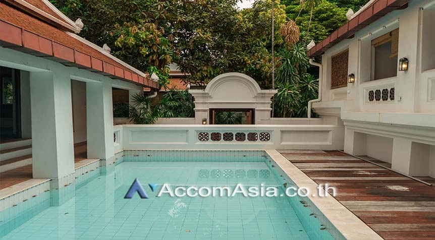 unit 3 Bedrooms  House For Rent & Sale in Sukhumvit, Bangkok  near BTS Phrom Phong (AA26910)