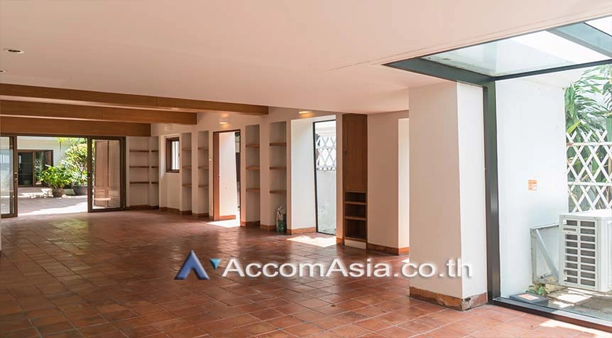 unit 3 Bedrooms  House For Rent & Sale in Sukhumvit, Bangkok  near BTS Phrom Phong (AA26910)
